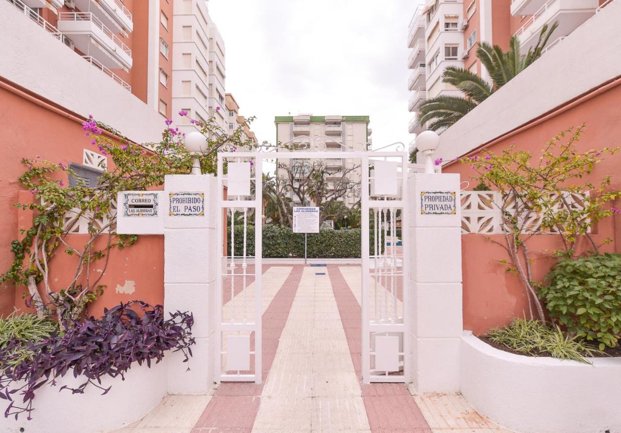 Apartamentos Marblau Las Alondras-Julio Y Agosto Solo Familias 甘迪亚 外观 照片